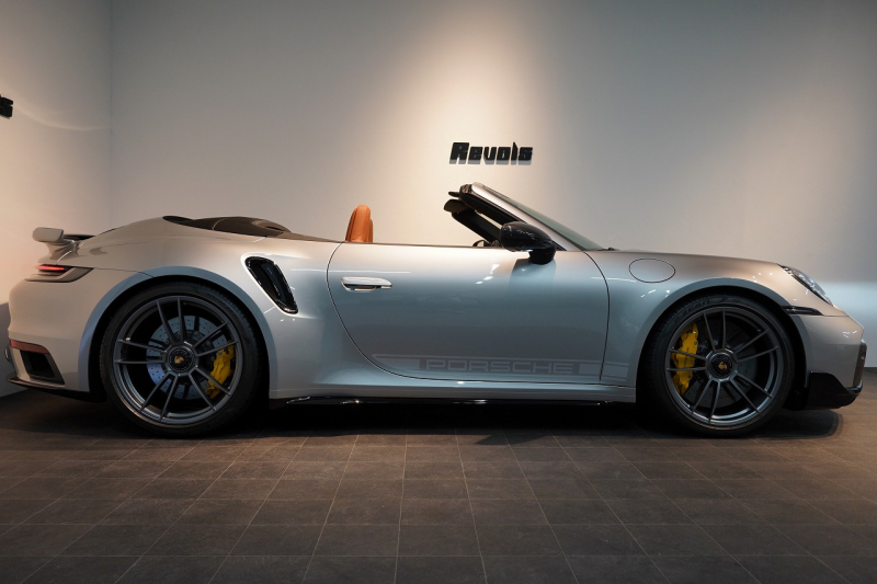 ポルシェ 911(Type992) Turbo S Cabriolet PDK 左H 1オーナー PSMP2年付 スポーツデザインPKG ヘリテージデザインPKGクラシック スポエグ フロントリフト マトリクスLED 中古車 中古車