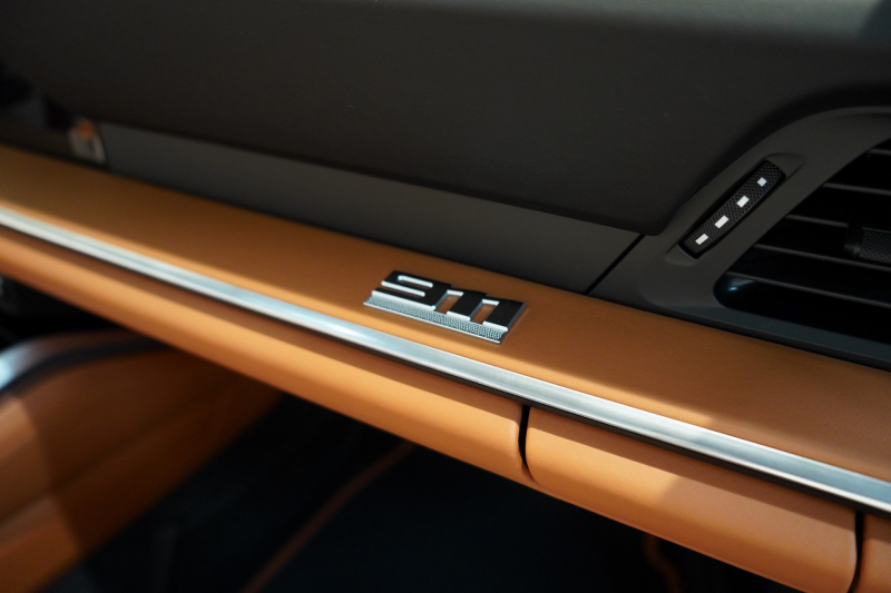 ポルシェ 911(Type992) Turbo S Cabriolet PDK 左H 1オーナー PSMP2年付 スポーツデザインPKG ヘリテージデザインPKGクラシック スポエグ フロントリフト マトリクスLED 中古車 中古車