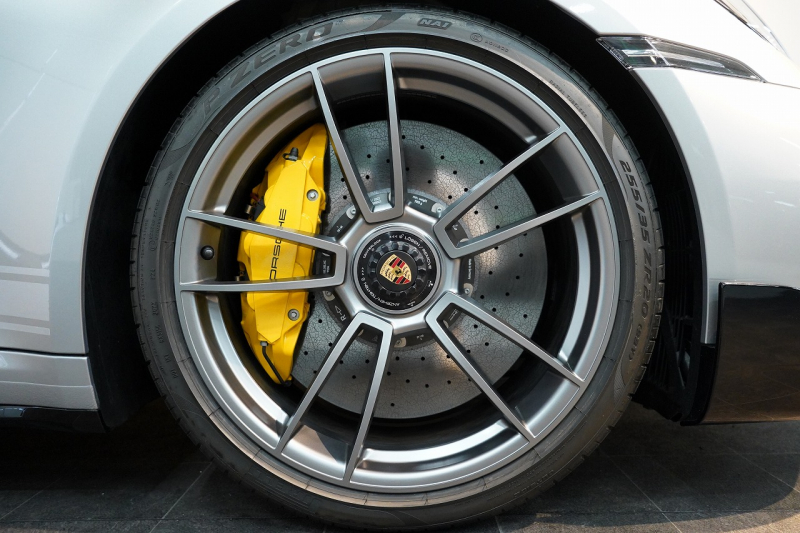 ポルシェ 911(Type992) Turbo S Cabriolet PDK 左H 1オーナー PSMP2年付 スポーツデザインPKG ヘリテージデザインPKGクラシック スポエグ フロントリフト マトリクスLED 中古車 中古車