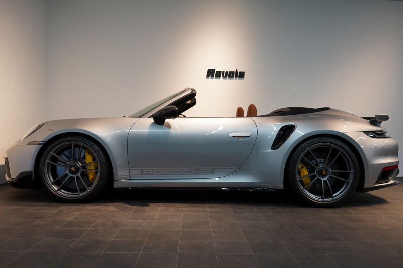 ポルシェ 911(Type992) Turbo S Cabriolet PDK 左H 1オーナー PSMP2年付 スポーツデザインPKG ヘリテージデザインPKGクラシック スポエグ フロントリフト マトリクスLED 中古車 中古車
