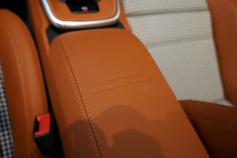 ポルシェ 911(Type992) Turbo S Cabriolet PDK 左H 1オーナー PSMP2年付 スポーツデザインPKG ヘリテージデザインPKGクラシック スポエグ フロントリフト マトリクスLED 中古車 中古車