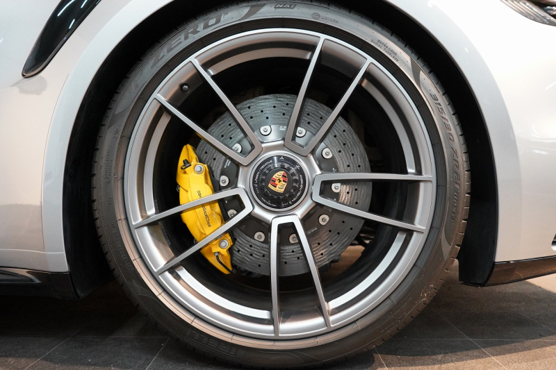 ポルシェ 911(Type992) Turbo S Cabriolet PDK 左H 1オーナー PSMP2年付 スポーツデザインPKG ヘリテージデザインPKGクラシック スポエグ フロントリフト マトリクスLED 中古車 中古車