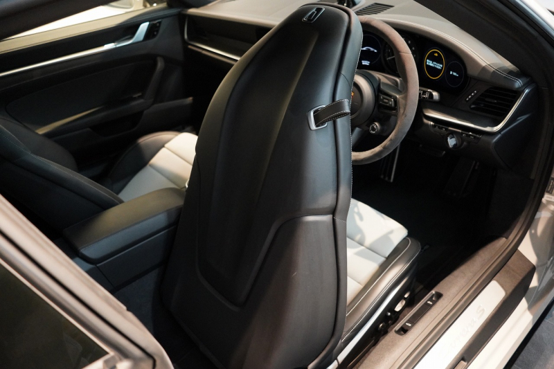 ポルシェ 911(Type992) Carrera S PDK 1オーナー スポクロ スポエグ オールレザー OP500 中古車 中古車