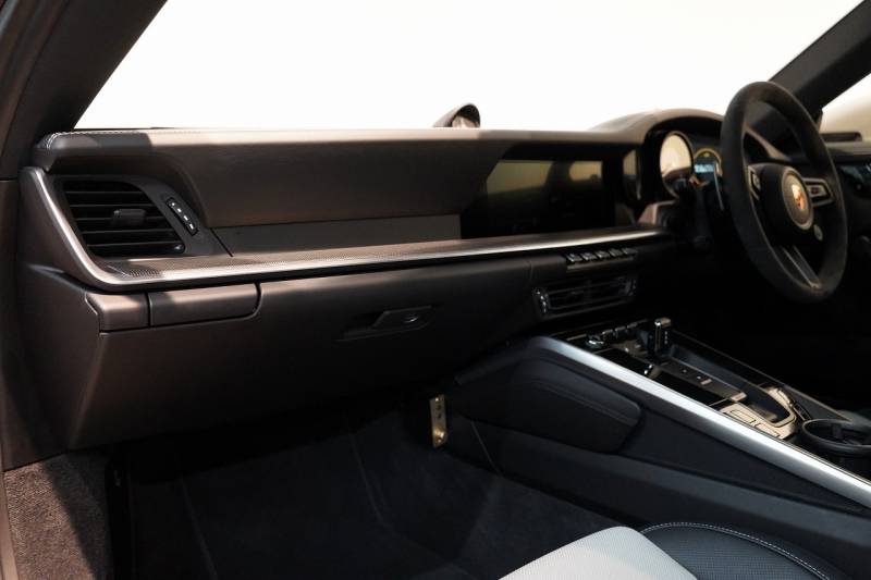 ポルシェ 911(Type992) Carrera S PDK 1オーナー スポクロ スポエグ オールレザー OP500 中古車 中古車