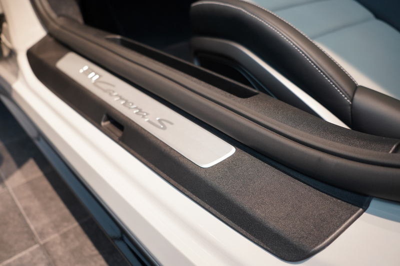 ポルシェ 911(Type992) Carrera S PDK 1オーナー スポクロ スポエグ オールレザー OP500 中古車 中古車