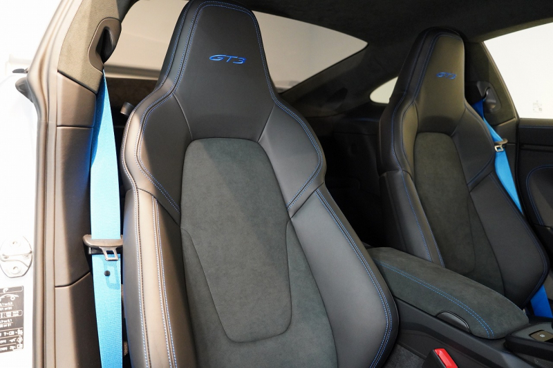 ポルシェ 911(Type992) GT3 PDK 後期モデル(Type992.2) 1オーナー OP407 PCCB フロントリフト HDマトリックスLEDヘッドライト(ティンテッド) クロノPKG 中古車 中古車