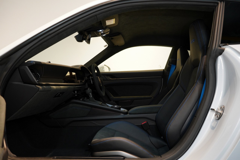 ポルシェ 911(Type992) GT3 PDK 後期モデル(Type992.2) 1オーナー OP407 PCCB フロントリフト HDマトリックスLEDヘッドライト(ティンテッド) クロノPKG 中古車 中古車