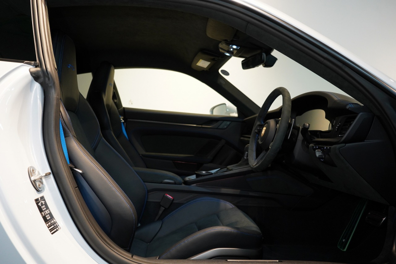 ポルシェ 911(Type992) GT3 PDK 後期モデル(Type992.2) 1オーナー OP407 PCCB フロントリフト HDマトリックスLEDヘッドライト(ティンテッド) クロノPKG 中古車 中古車