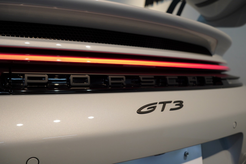 ポルシェ 911(Type992) GT3 PDK 後期モデル(Type992.2) 1オーナー OP407 PCCB フロントリフト HDマトリックスLEDヘッドライト(ティンテッド) クロノPKG 中古車 中古車