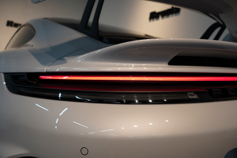 ポルシェ 911(Type992) GT3 PDK 後期モデル(Type992.2) 1オーナー OP407 PCCB フロントリフト HDマトリックスLEDヘッドライト(ティンテッド) クロノPKG 中古車 中古車