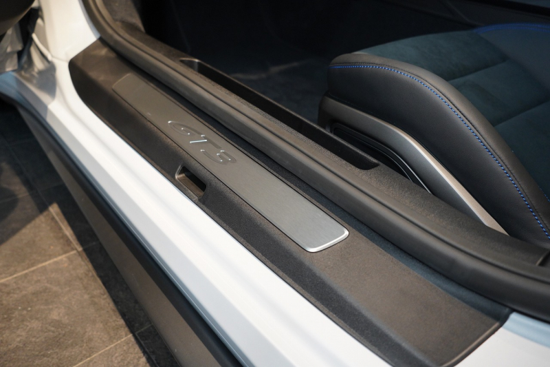ポルシェ 911(Type992) GT3 PDK 後期モデル(Type992.2) 1オーナー OP407 PCCB フロントリフト HDマトリックスLEDヘッドライト(ティンテッド) クロノPKG 中古車 中古車