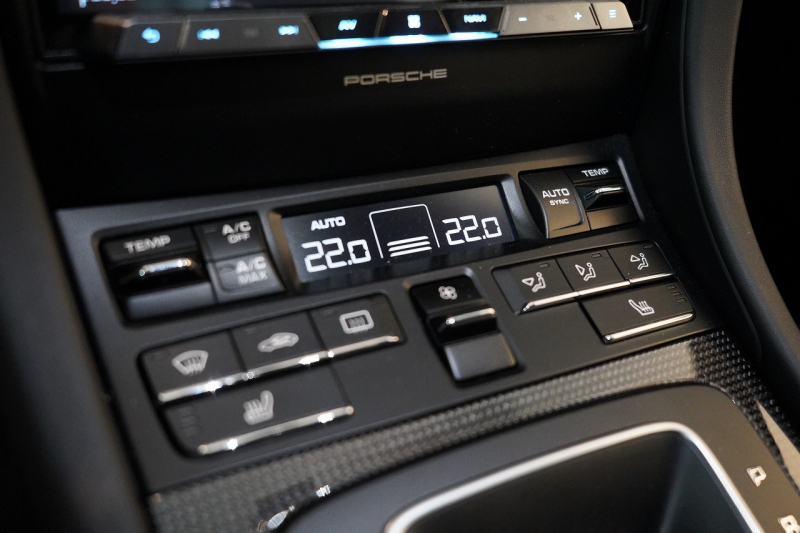 ポルシェ 911(Type991.1) Carrera S PDK スポーツクロノ スポーツエグゾースト ガラスSR オールレザー 延長保証令和6年6月 中古車 中古車