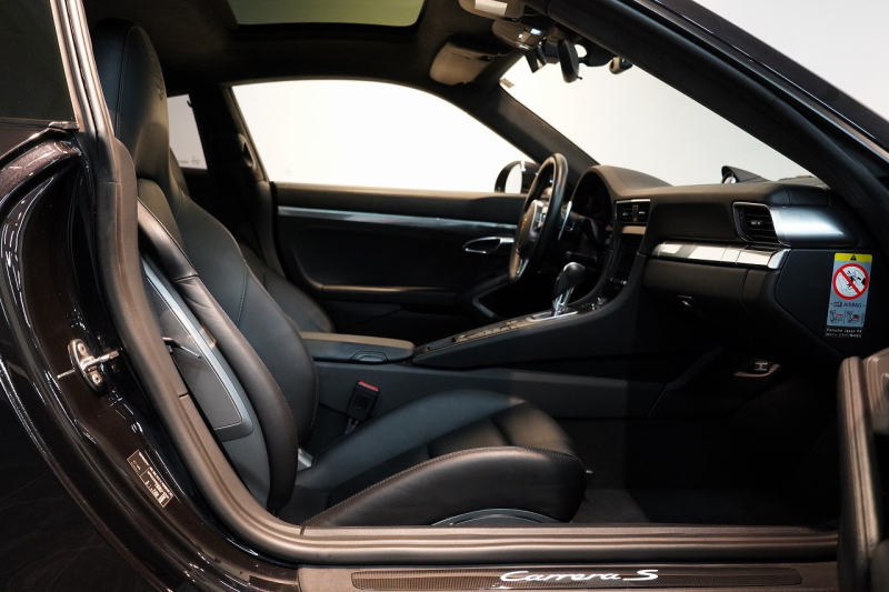 ポルシェ 911(Type991.1) Carrera S PDK スポーツクロノ スポーツエグゾースト ガラスSR オールレザー 延長保証令和6年6月 中古車 中古車