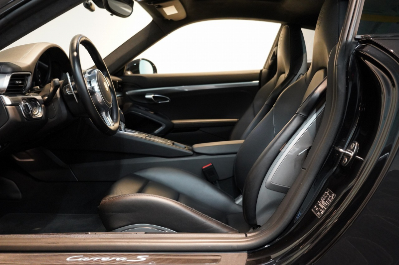 ポルシェ 911(Type991.1) Carrera S PDK スポーツクロノ スポーツエグゾースト ガラスSR オールレザー 延長保証令和6年6月 中古車 中古車