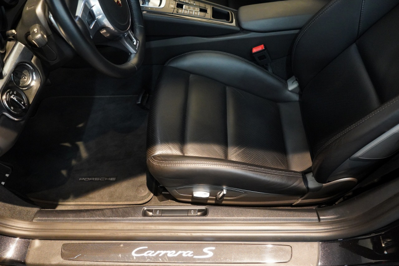 ポルシェ 911(Type991.1) Carrera S PDK スポーツクロノ スポーツエグゾースト ガラスSR オールレザー 延長保証令和6年6月 中古車 中古車