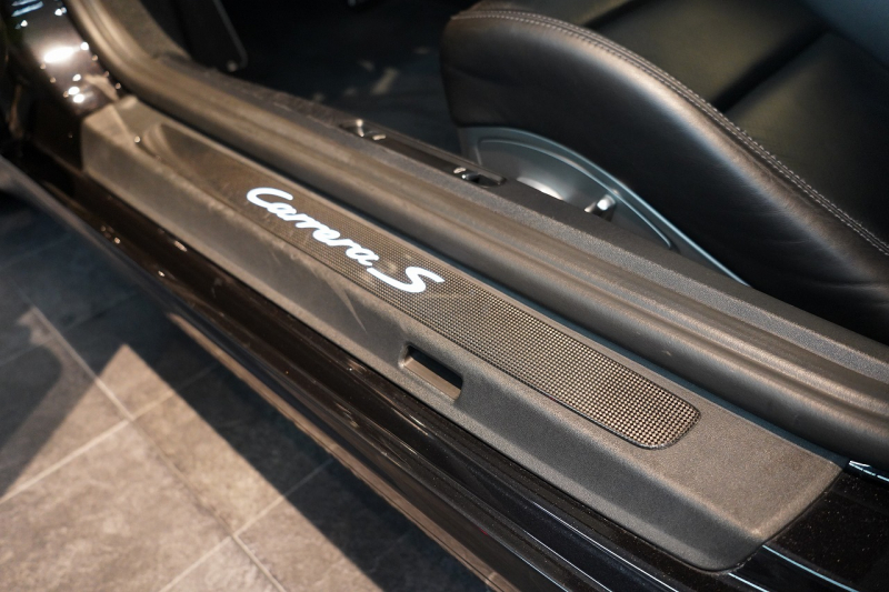 ポルシェ 911(Type991.1) Carrera S PDK スポーツクロノ スポーツエグゾースト ガラスSR オールレザー 延長保証令和6年6月 中古車 中古車