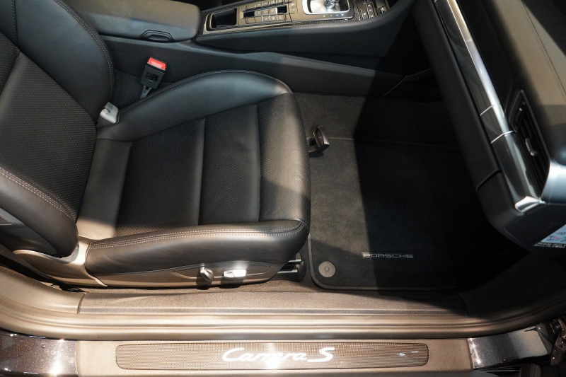 ポルシェ 911(Type991.1) Carrera S PDK スポーツクロノ スポーツエグゾースト ガラスSR オールレザー 延長保証令和6年6月 中古車 中古車