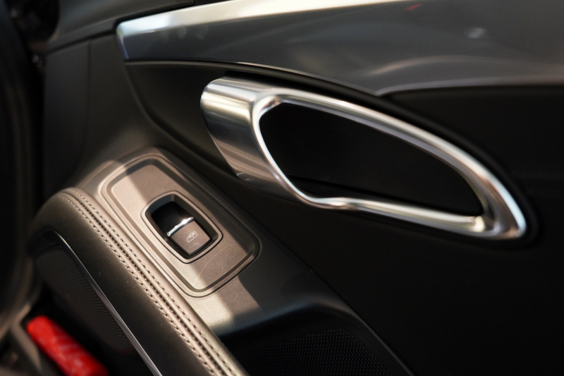 ポルシェ 911(Type991.1) Carrera S PDK スポーツクロノ スポーツエグゾースト ガラスSR オールレザー 延長保証令和6年6月 中古車 中古車