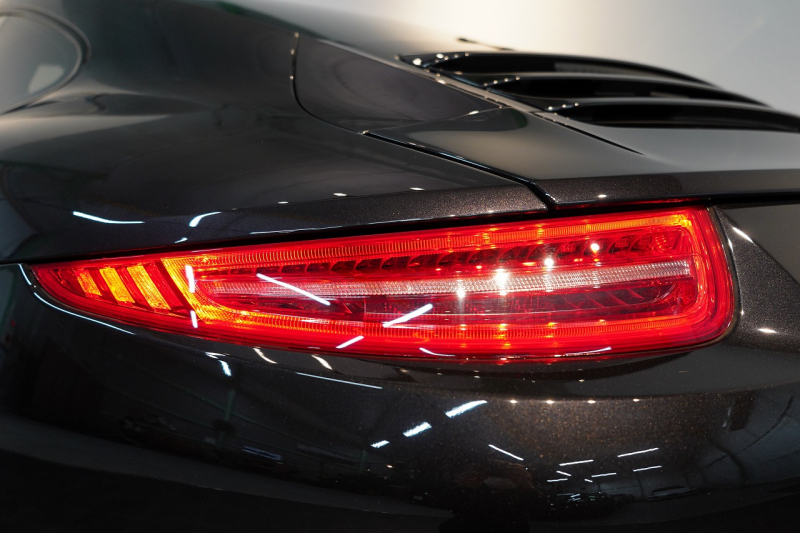 ポルシェ 911(Type991.1) Carrera S PDK スポーツクロノ スポーツエグゾースト ガラスSR オールレザー 延長保証令和6年6月 中古車 中古車