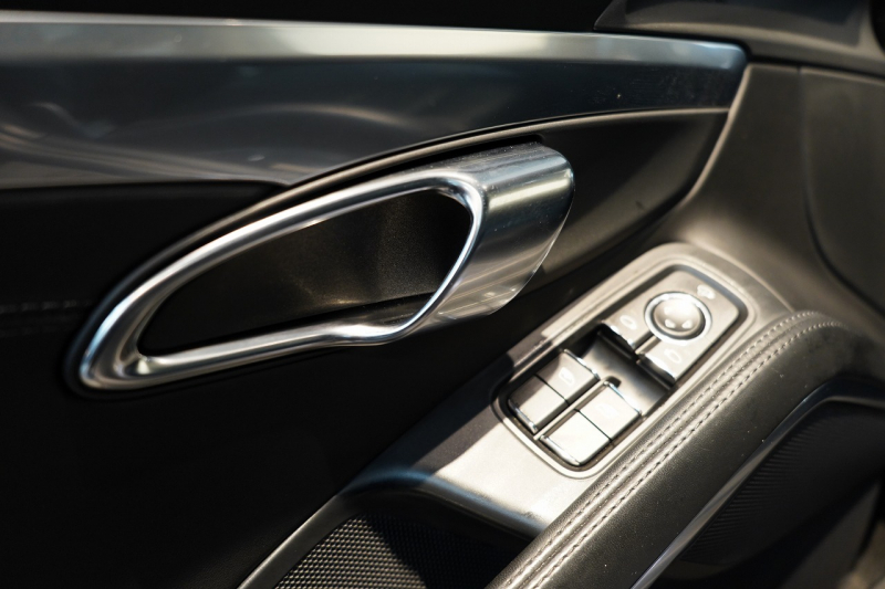 ポルシェ 911(Type991.1) Carrera S PDK スポーツクロノ スポーツエグゾースト ガラスSR オールレザー 延長保証令和6年6月 中古車 中古車