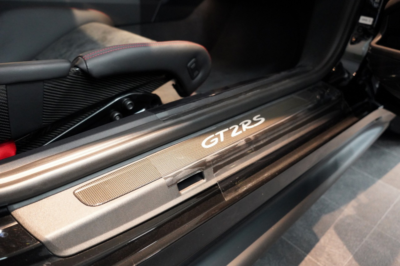 ポルシェ 911(Type991.2) GT2RS オプション493万 ヴァイザッハPKG レザーインテリア×レッドステッチ 中古車 中古車