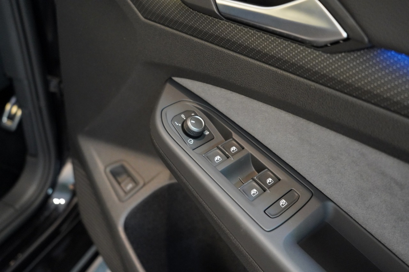 フォルクスワーゲン ゴルフヴァリアント R 1オーナー DCCパッケージ デジタルコックピットプロ IQライト 中古車 中古車