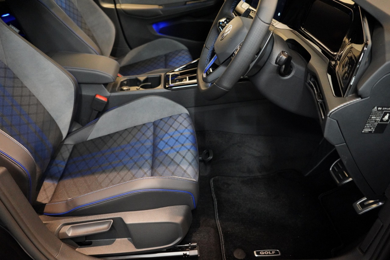 フォルクスワーゲン ゴルフヴァリアント R 1オーナー DCCパッケージ デジタルコックピットプロ IQライト 中古車 中古車