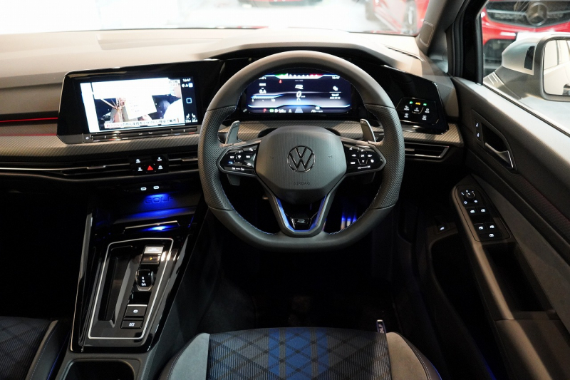 フォルクスワーゲン ゴルフヴァリアント R 1オーナー DCCパッケージ デジタルコックピットプロ IQライト 中古車 中古車