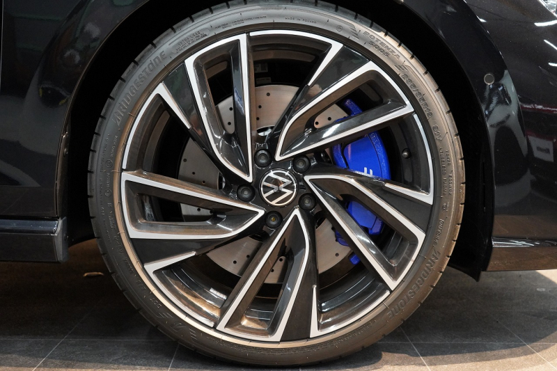 フォルクスワーゲン ゴルフヴァリアント R 1オーナー DCCパッケージ デジタルコックピットプロ IQライト 中古車 中古車