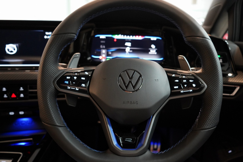 フォルクスワーゲン ゴルフヴァリアント R 1オーナー DCCパッケージ デジタルコックピットプロ IQライト 中古車 中古車