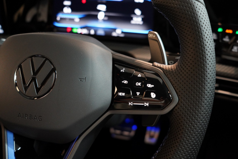 フォルクスワーゲン ゴルフヴァリアント R 1オーナー DCCパッケージ デジタルコックピットプロ IQライト 中古車 中古車