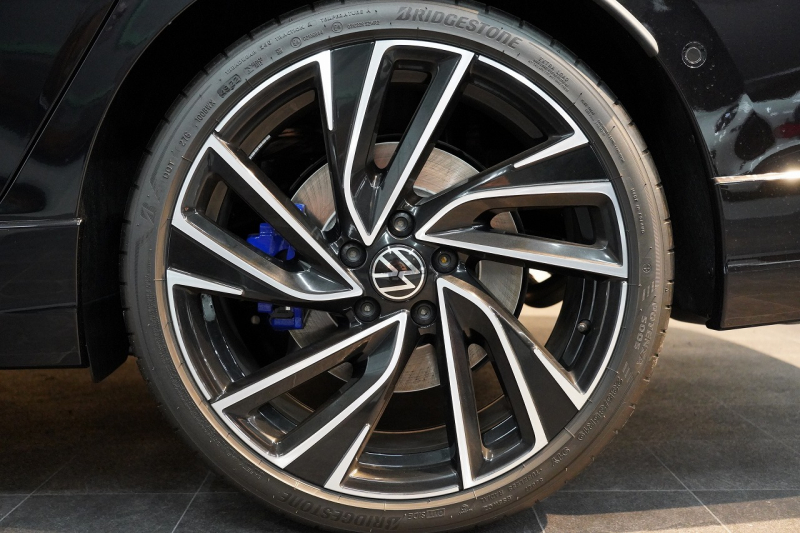 フォルクスワーゲン ゴルフヴァリアント R 1オーナー DCCパッケージ デジタルコックピットプロ IQライト 中古車 中古車