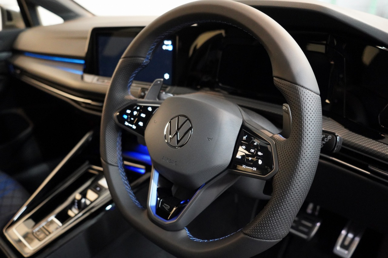 フォルクスワーゲン ゴルフヴァリアント R 1オーナー DCCパッケージ デジタルコックピットプロ IQライト 中古車 中古車