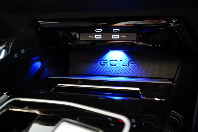 フォルクスワーゲン ゴルフヴァリアント R 1オーナー DCCパッケージ デジタルコックピットプロ IQライト 中古車 中古車