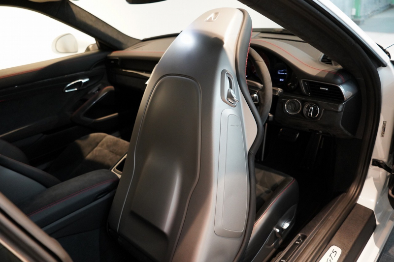 ポルシェ 911(Type991.2) Carrera 4 GTS GTSインテリア&カーボンインテリア フロントリフト  キャララホワイト 中古車 中古車