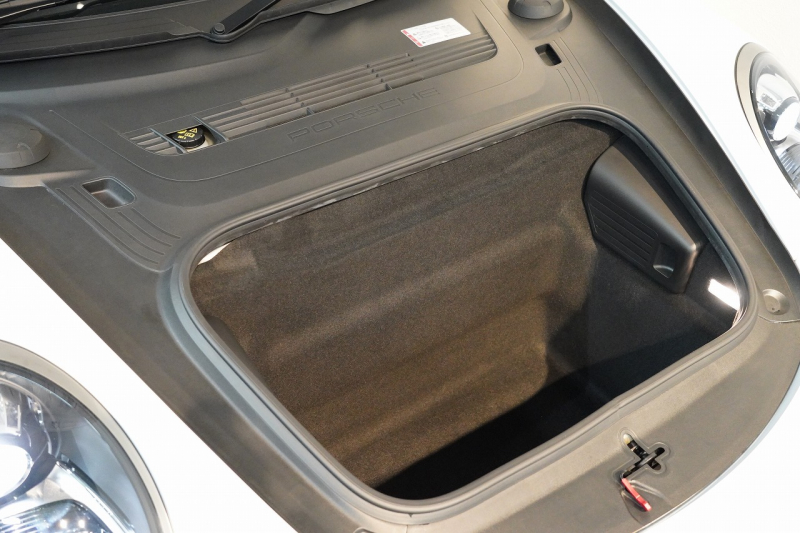 ポルシェ 911(Type991.2) Carrera 4 GTS GTSインテリア&カーボンインテリア フロントリフト  キャララホワイト 中古車 中古車