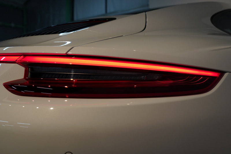 ポルシェ 911(Type991.2) Carrera 4 GTS GTSインテリア&カーボンインテリア フロントリフト  キャララホワイト 中古車 中古車