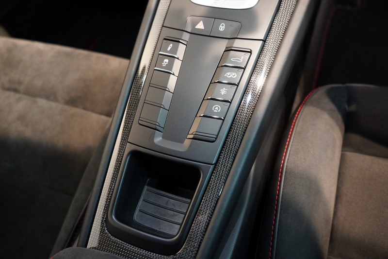 ポルシェ 911(Type991.2) Carrera 4 GTS GTSインテリア&カーボンインテリア フロントリフト  キャララホワイト 中古車 中古車