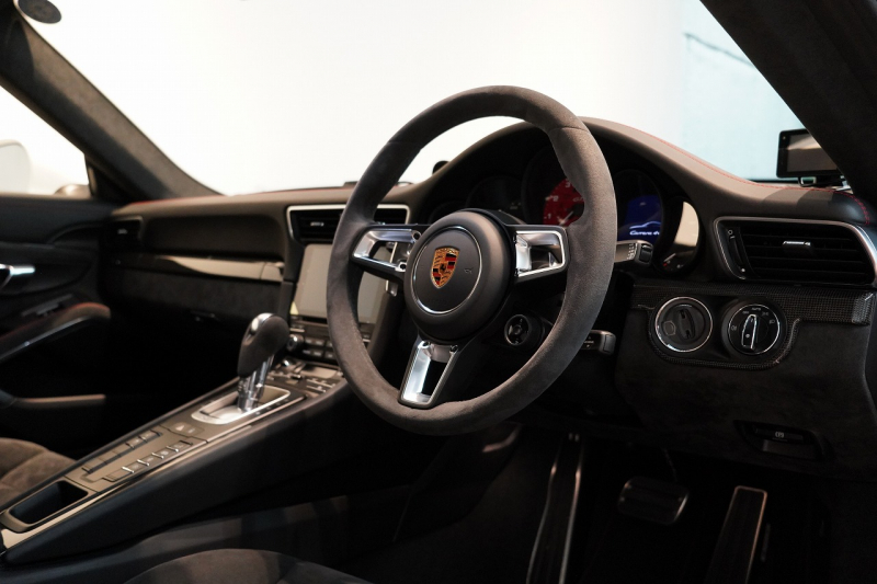 ポルシェ 911(Type991.2) Carrera 4 GTS GTSインテリア&カーボンインテリア フロントリフト  キャララホワイト 中古車 中古車