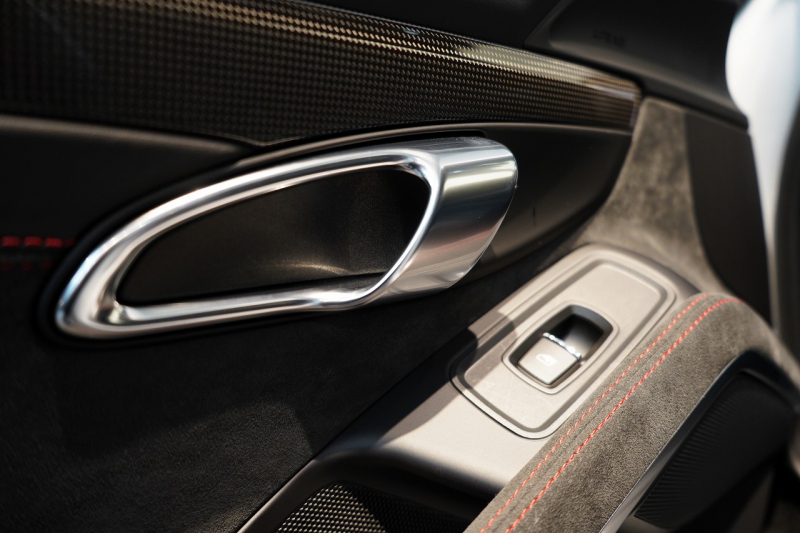 ポルシェ 911(Type991.2) Carrera 4 GTS GTSインテリア&カーボンインテリア フロントリフト  キャララホワイト 中古車 中古車