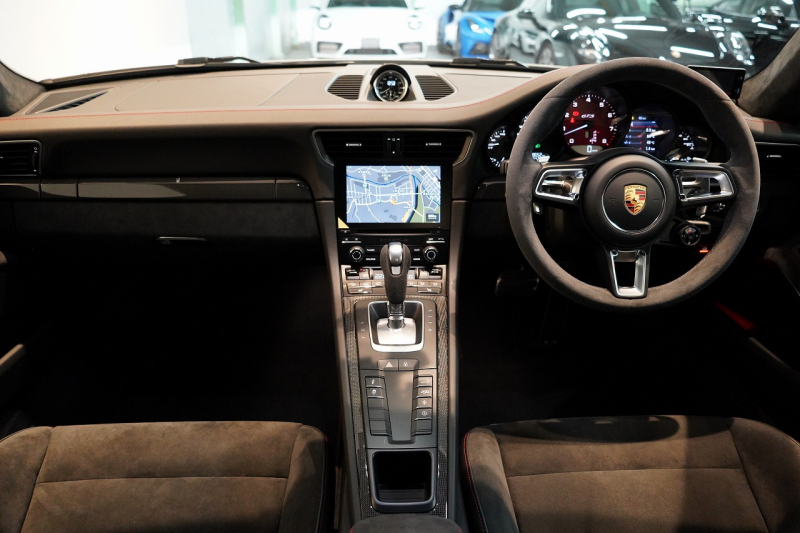 ポルシェ 911(Type991.2) Carrera 4 GTS GTSインテリア&カーボンインテリア フロントリフト  キャララホワイト 中古車 中古車