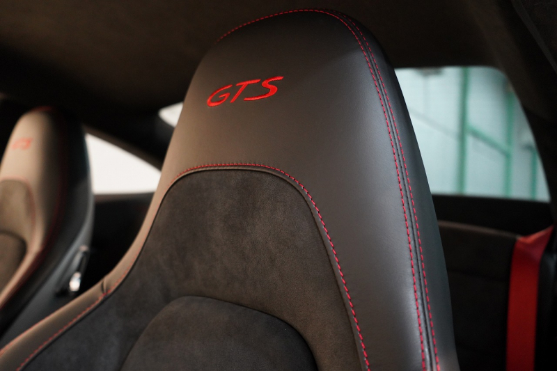 ポルシェ 911(Type991.2) Carrera 4 GTS GTSインテリア&カーボンインテリア フロントリフト  キャララホワイト 中古車 中古車