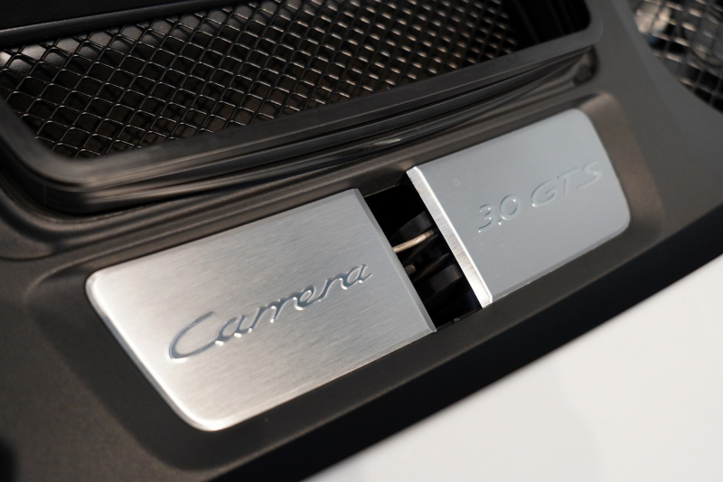 ポルシェ 911(Type991.2) Carrera 4 GTS GTSインテリア&カーボンインテリア フロントリフト  キャララホワイト 中古車 中古車