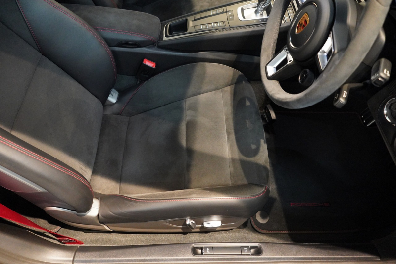 ポルシェ 911(Type991.2) Carrera 4 GTS GTSインテリア&カーボンインテリア フロントリフト  キャララホワイト 中古車 中古車