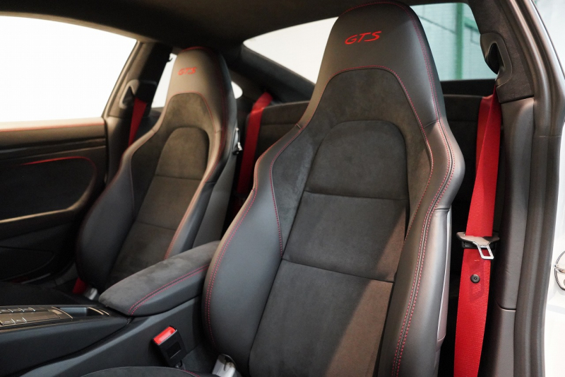 ポルシェ 911(Type991.2) Carrera 4 GTS GTSインテリア&カーボンインテリア フロントリフト  キャララホワイト 中古車 中古車