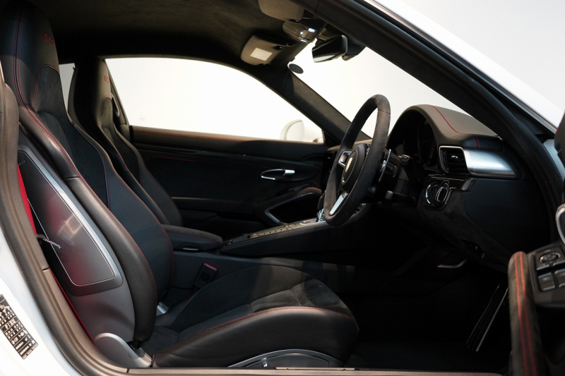 ポルシェ 911(Type991.2) Carrera 4 GTS GTSインテリア&カーボンインテリア フロントリフト  キャララホワイト 中古車 中古車