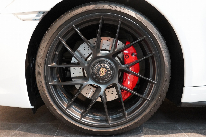 ポルシェ 911(Type991.2) Carrera 4 GTS GTSインテリア&カーボンインテリア フロントリフト  キャララホワイト 中古車 中古車