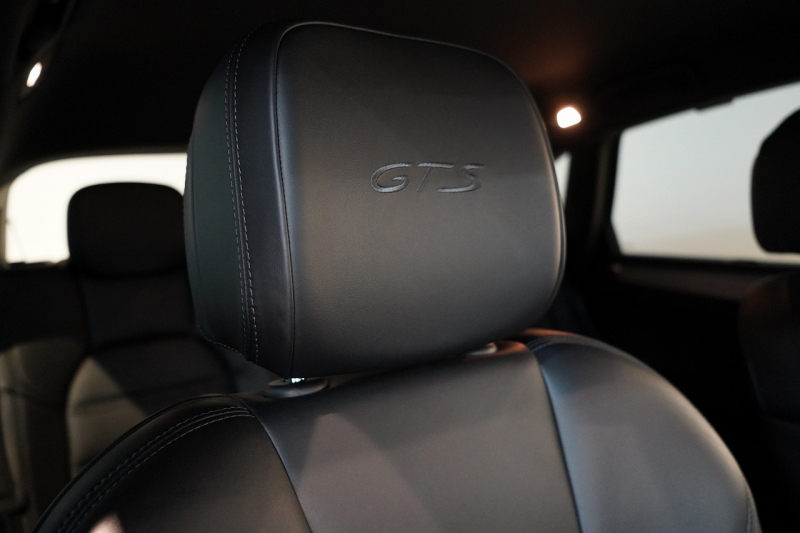 ポルシェ マカン GTS PASM付エアサス PDLS+LEDヘッドライト フルレザーインテリア レーンキープ&チェンジ 中古車 中古車