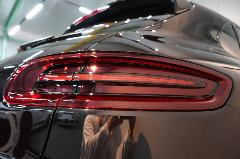 ポルシェ マカン GTS PASM付エアサス PDLS+LEDヘッドライト フルレザーインテリア レーンキープ&チェンジ 中古車 中古車