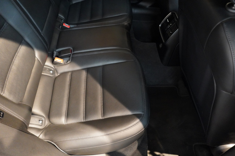 ポルシェ マカン GTS PASM付エアサス PDLS+LEDヘッドライト フルレザーインテリア レーンキープ&チェンジ 中古車 中古車